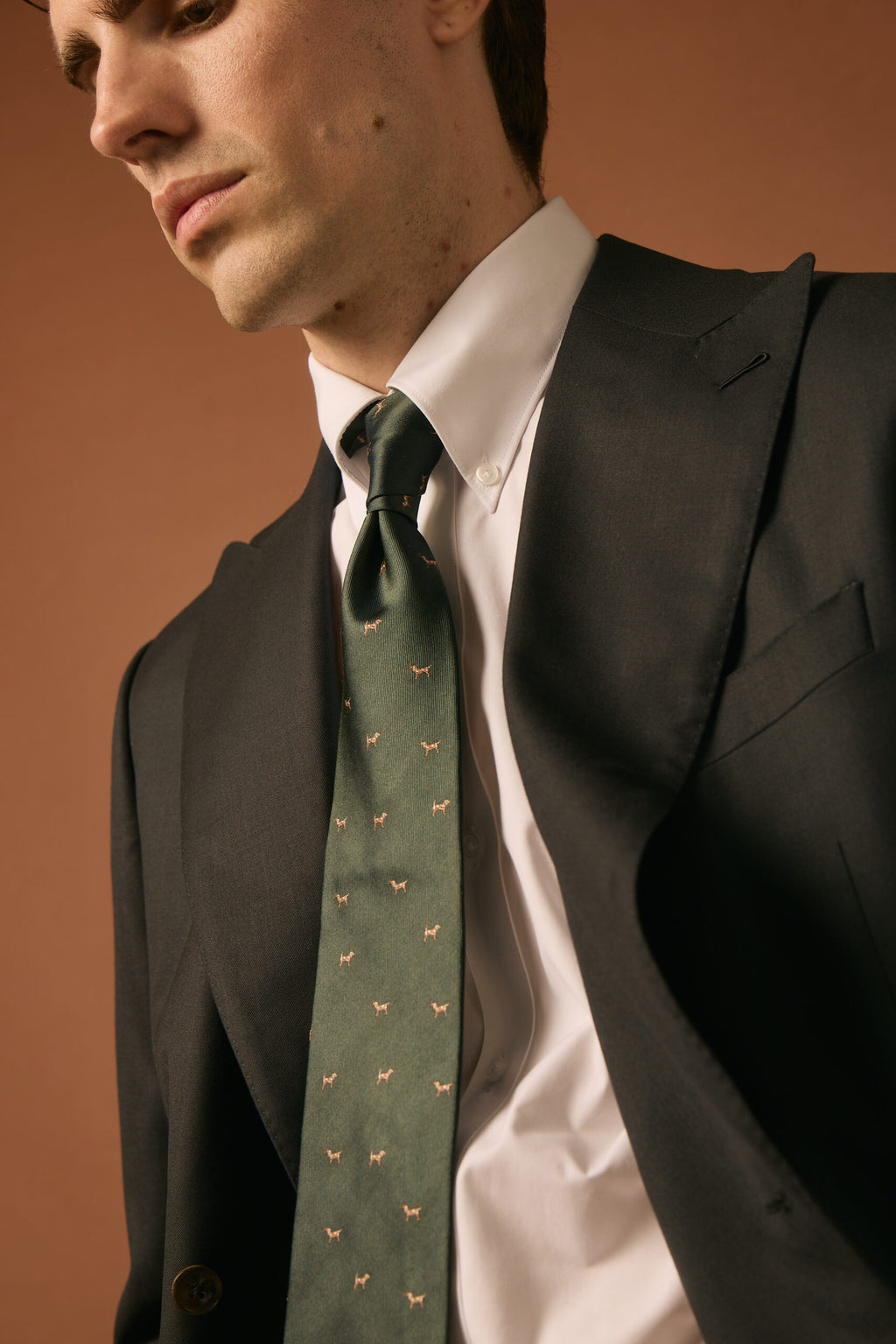 The Whitford Charcoal Suit, close-up of the peak lapel and tie knot