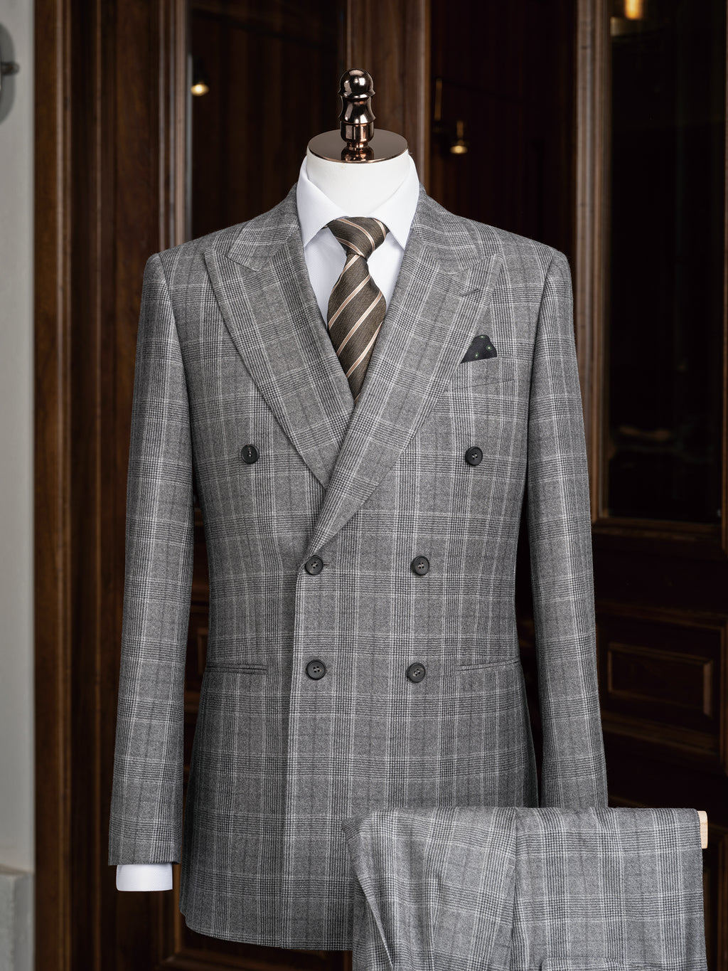 Mayfair Avenue Prince of Wales Check Grey Suit, close-up of the tie and pocket square