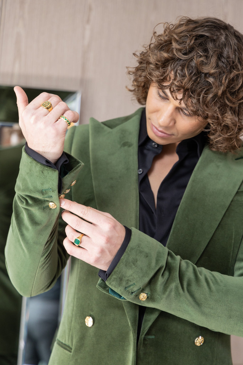 Retro Emerald Velvet Tuxedo, close-up of the cuff button and rings