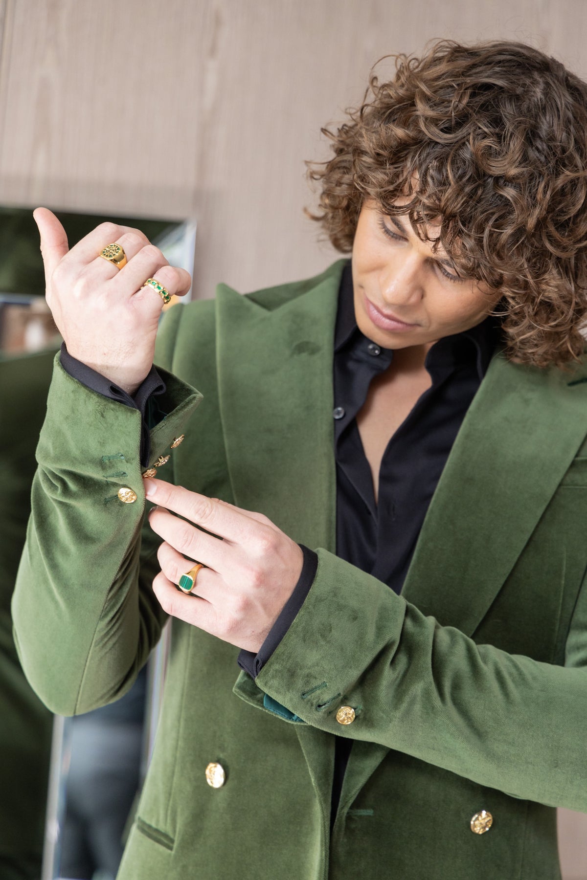Retro Emerald Velvet Tuxedo, close-up of the cuff button and rings