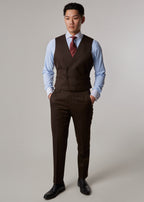Lexington Brown Suit, close-up of the collar, tie knot and chest pocket