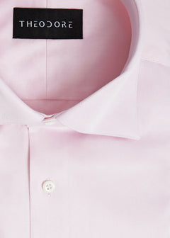 Fine Twill Pale Pink Shirt, close-up of the collar with Theodore neck label