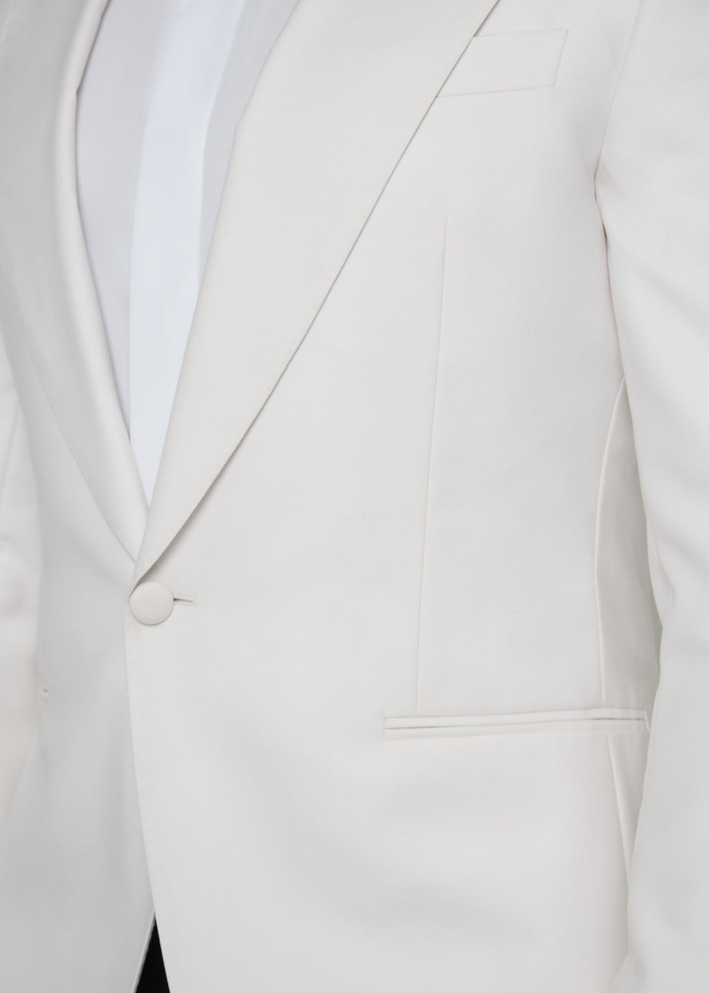Opera House Off White Tuxedo, close-up of the shawl lapel and single button