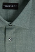 Green Popover Shirt, close-up of the collar and button placket with the THEODORE label