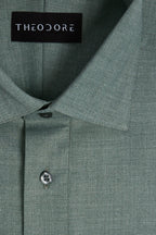 Green Popover Shirt, close-up of the collar and button placket with the THEODORE label