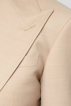 San Polo Cream Wool Suit, macro close-up of the lapel notch and buttonhole thread loop