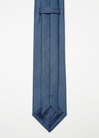 Tulum Tie in a blue pattern, close-up of the tip and back keeper loop