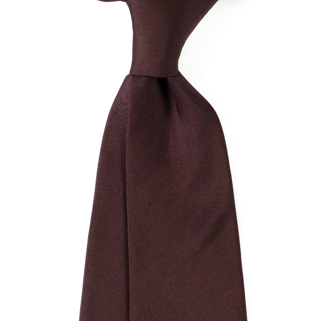 Brussels Tie in solid burgundy, angled close-up view of the knot