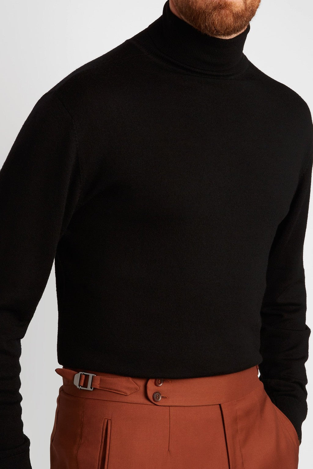 Irish Coffee Turtleneck Black, close-up turned slightly to one side